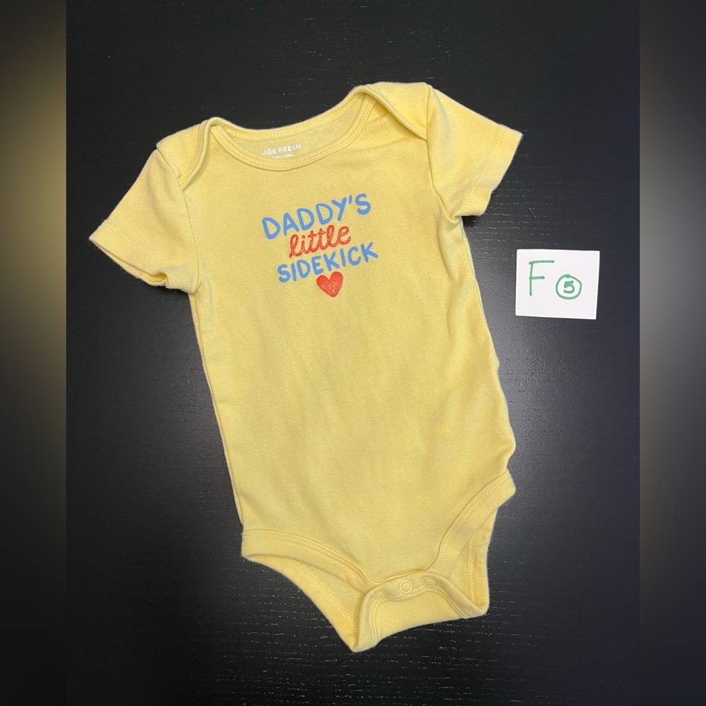 ⭐️5/$10.00⭐️ Joe Fresh 6-12m Yellow Onesie